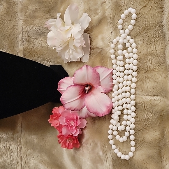 White Long 23.5" Necklace Plastic - Picture 3 of 4